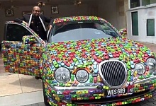 Малайзиец украсил свой Jaguar S-Type игрушечными машинками